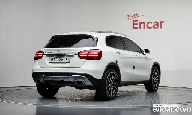 Mercedes-Benz GLA-Class 2018 2.0 автомат (гидро), миниатюра 2 Mercedes-Benz GLA-Class 2018 2.0 автомат (гидро), миниатюра 2