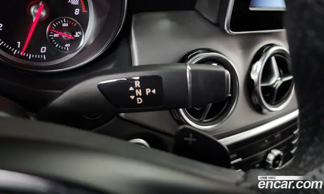 Mercedes-Benz GLA-Class 2018 2.0 автомат (гидро), миниатюра 12