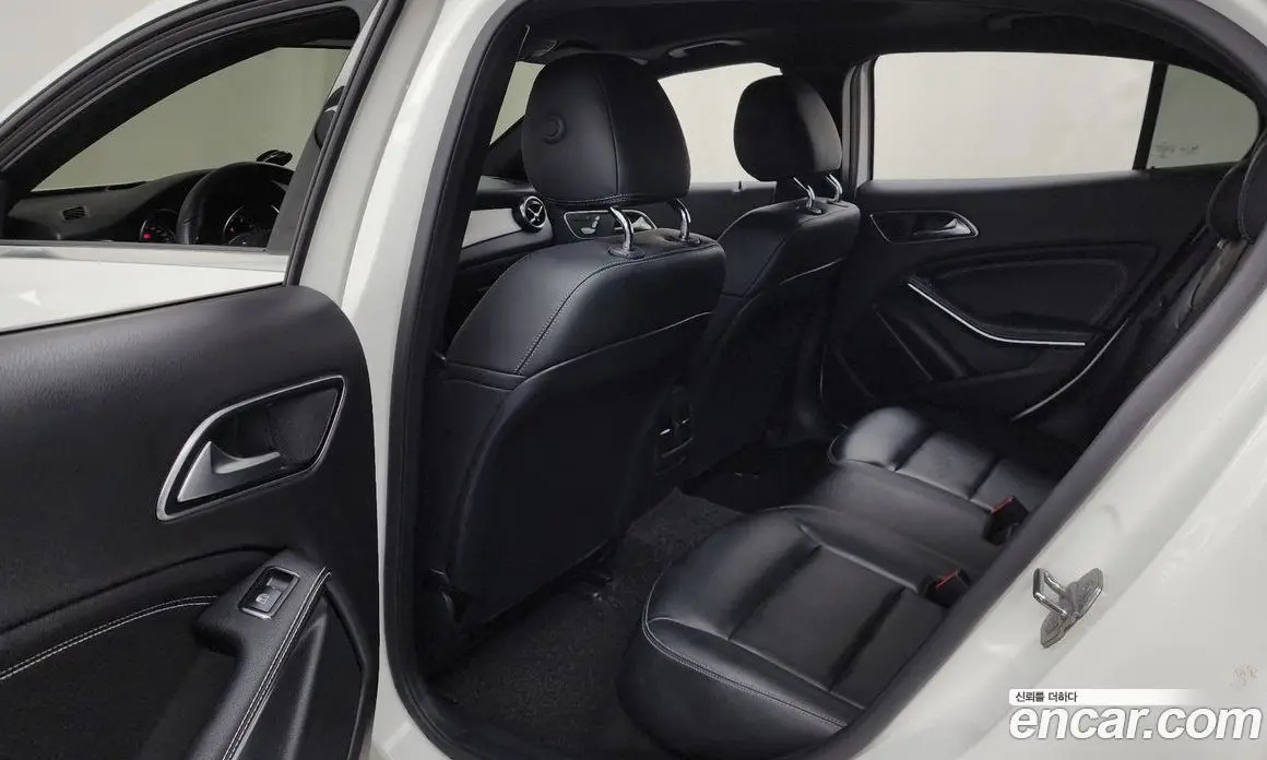 Mercedes-Benz GLA-Class 2018 2.0 автомат (гидро), фото 16 Mercedes-Benz GLA-Class 2018 2.0 автомат (гидро), фото 16