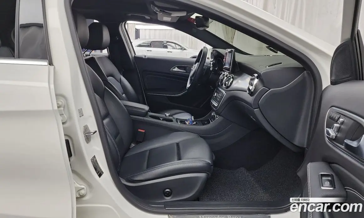Mercedes-Benz GLA-Class 2018 2.0 автомат (гидро), фото 17 Mercedes-Benz GLA-Class 2018 2.0 автомат (гидро), фото 17