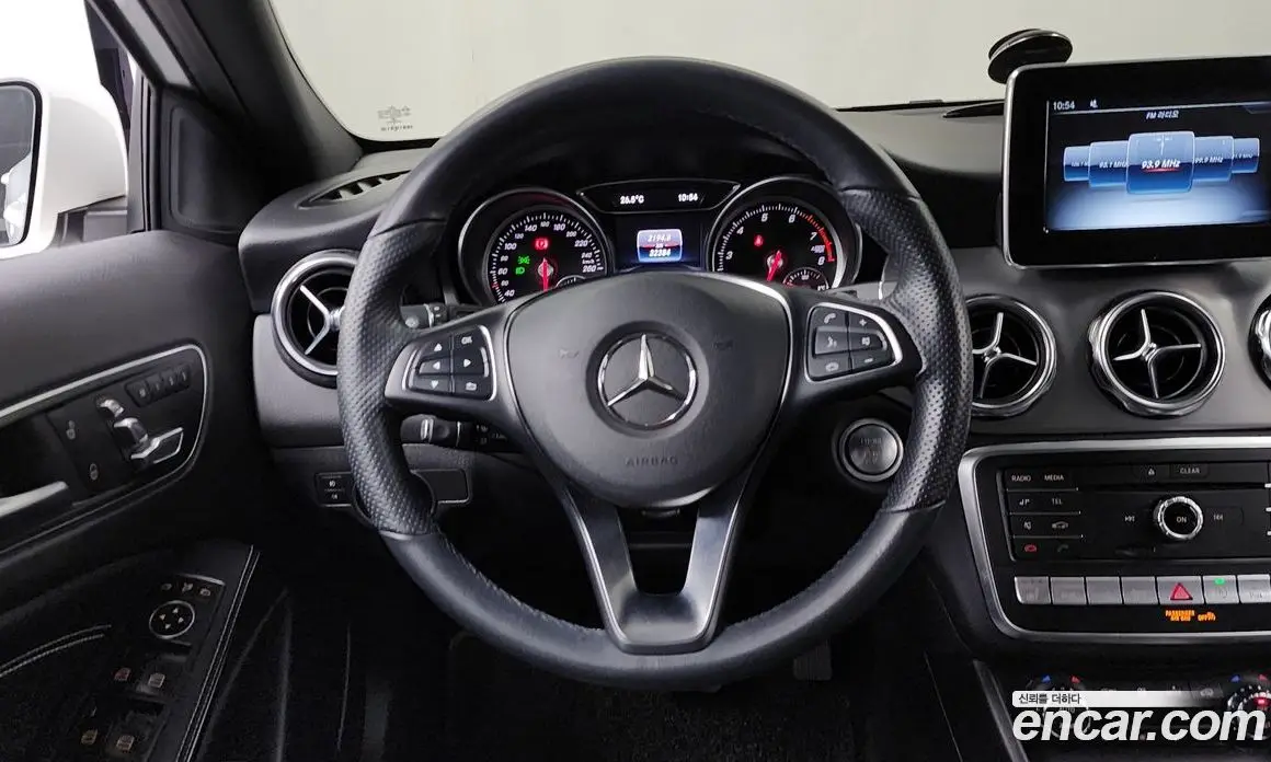 Mercedes-Benz GLA-Class 2018 2.0 автомат (гидро), фото 19 Mercedes-Benz GLA-Class 2018 2.0 автомат (гидро), фото 19