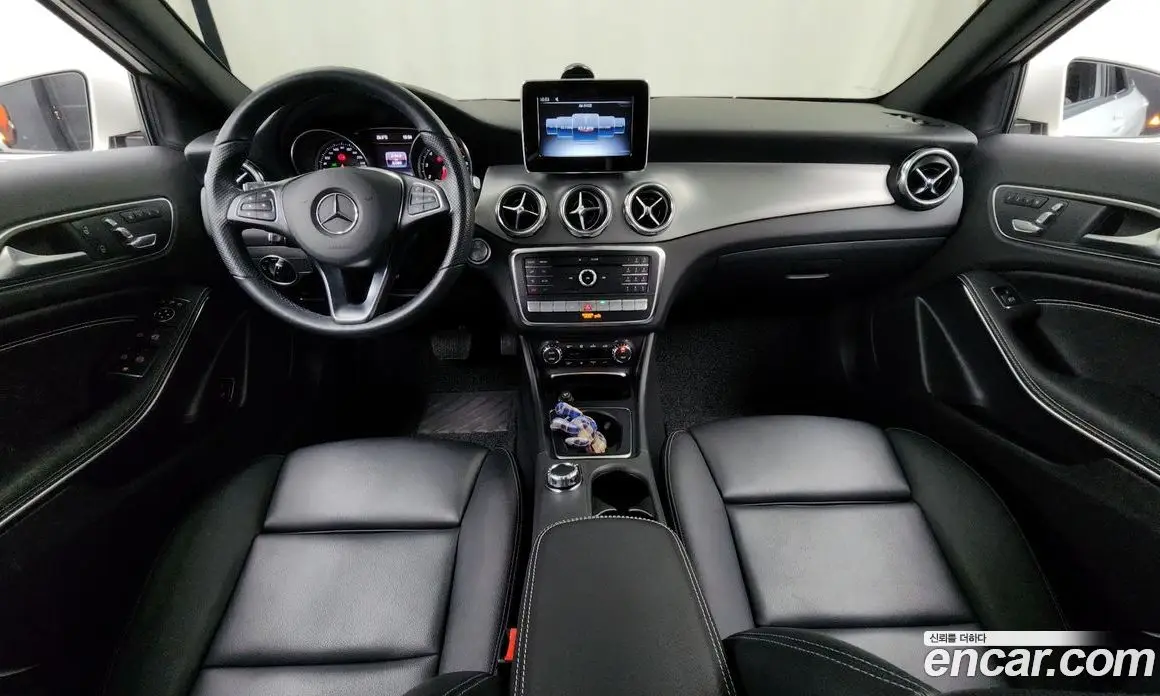 Mercedes-Benz GLA-Class 2018 2.0 автомат (гидро), фото 10 Mercedes-Benz GLA-Class 2018 2.0 автомат (гидро), фото 10