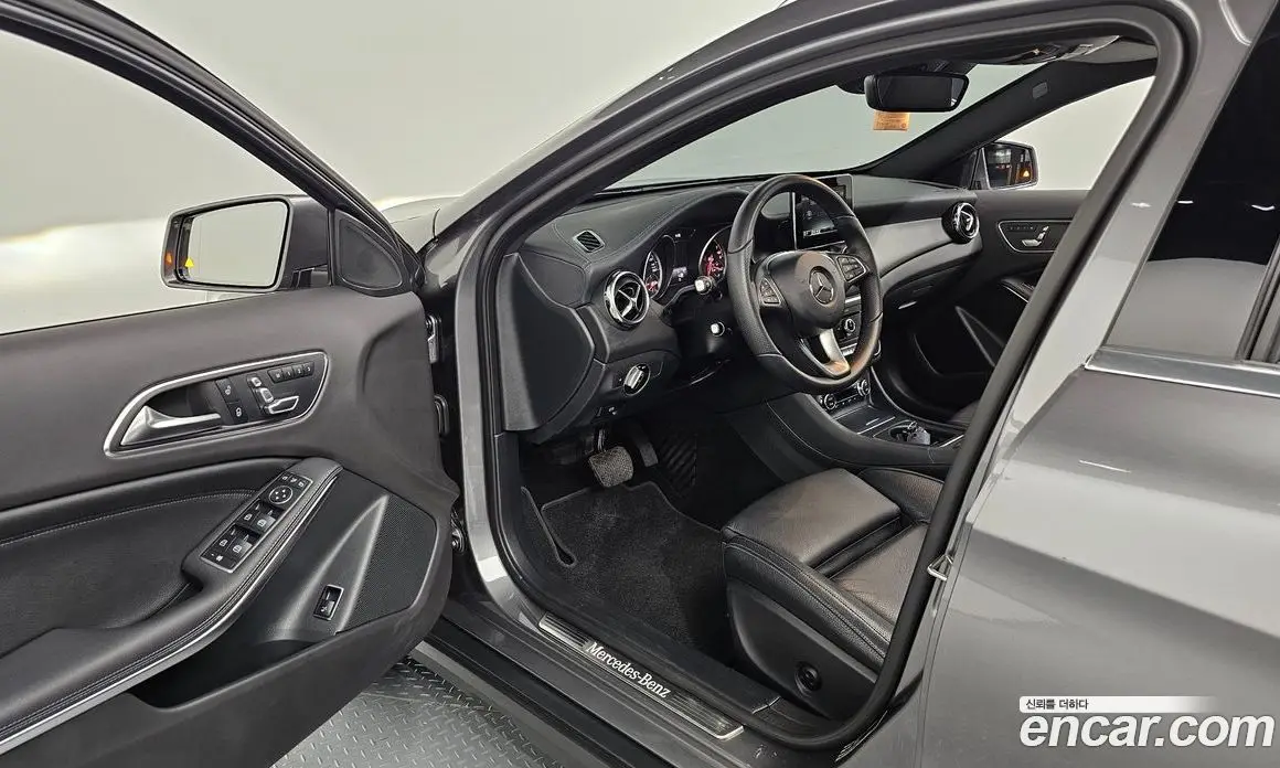 Mercedes-Benz GLA-Class 2018 2.0 автомат (гидро), фото 12