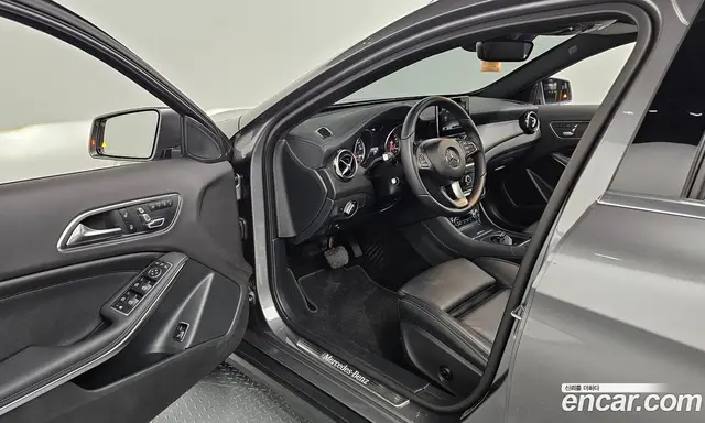 Mercedes-Benz GLA-Class 2018 2.0 автомат (гидро), миниатюра 12