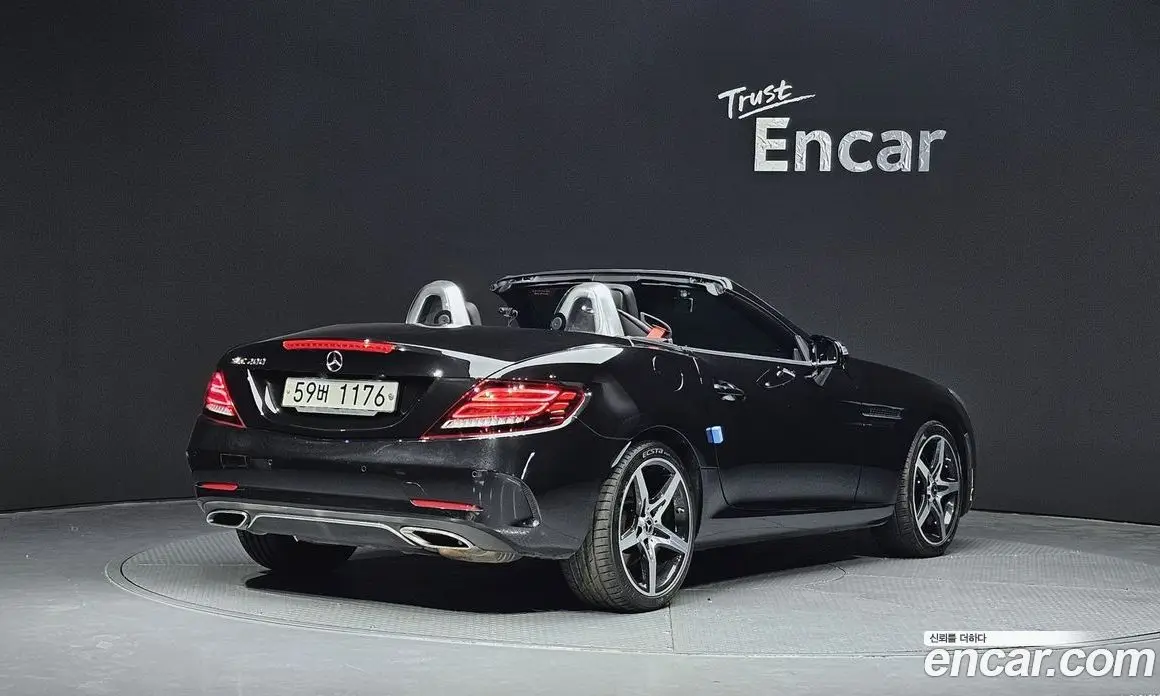 Mercedes-Benz SLC-Class 2018 2.0 автомат (гидро), фото 2 Mercedes-Benz SLC-Class 2018 2.0 автомат (гидро), фото 2