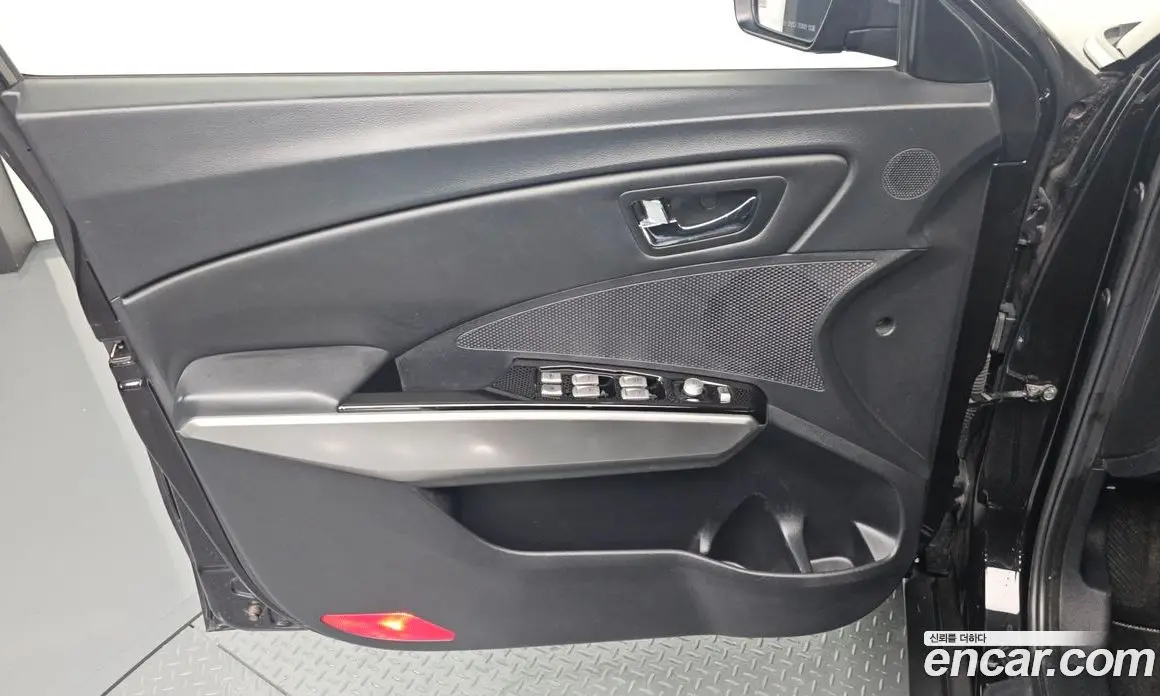 SsangYong TIBOLI 2015 1.6 автомат (гидро), фото 13 SsangYong TIBOLI 2015 1.6 автомат (гидро), фото 13