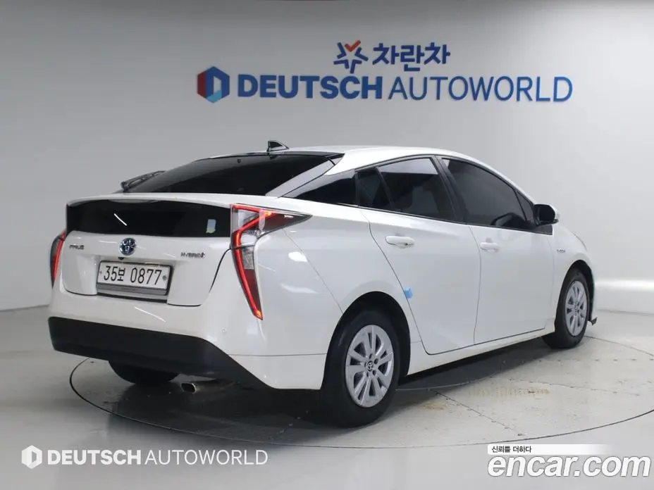 Toyota Prius 2016 1.8 автомат (гидро), фото 2 Toyota Prius 2016 1.8 автомат (гидро), фото 2