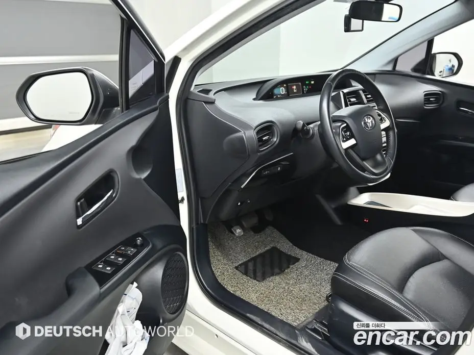 Toyota Prius 2016 1.8 автомат (гидро), фото 11 Toyota Prius 2016 1.8 автомат (гидро), фото 11