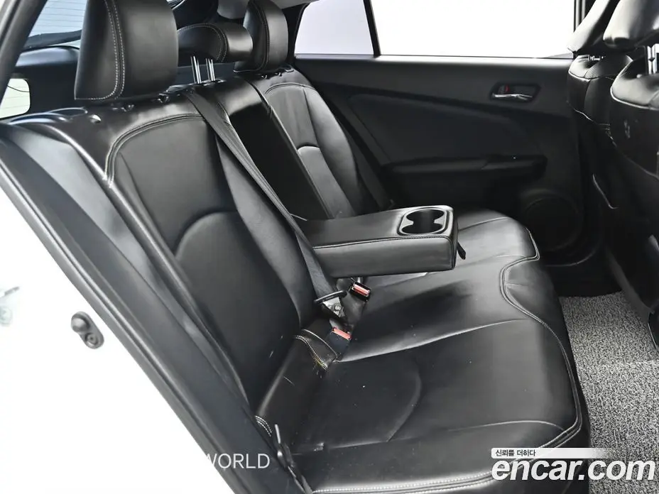 Toyota Prius 2016 1.8 автомат (гидро), фото 12 Toyota Prius 2016 1.8 автомат (гидро), фото 12