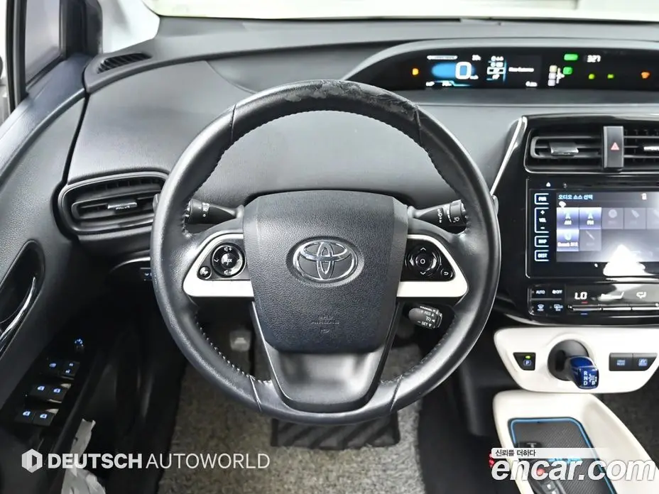 Toyota Prius 2016 1.8 автомат (гидро), фото 13 Toyota Prius 2016 1.8 автомат (гидро), фото 13