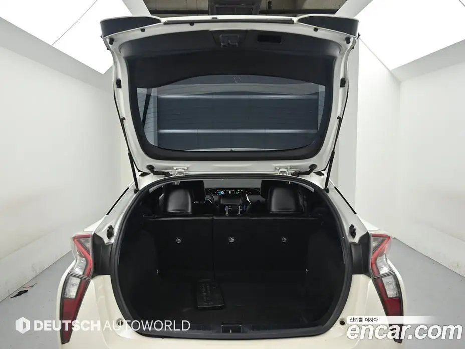 Toyota Prius 2016 1.8 автомат (гидро), фото 19 Toyota Prius 2016 1.8 автомат (гидро), фото 19