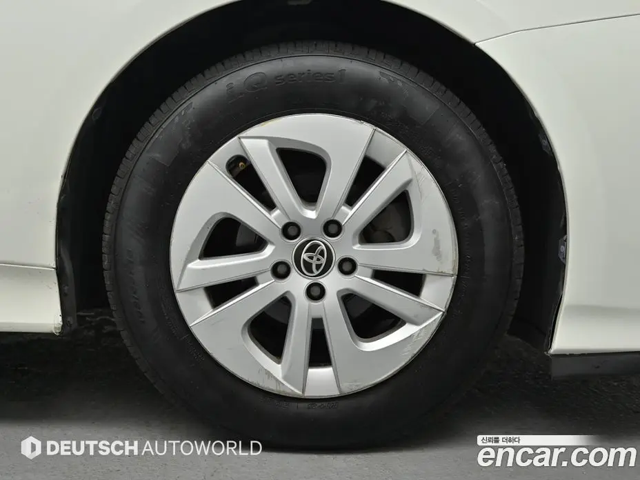 Toyota Prius 2016 1.8 автомат (гидро), фото 5 Toyota Prius 2016 1.8 автомат (гидро), фото 5