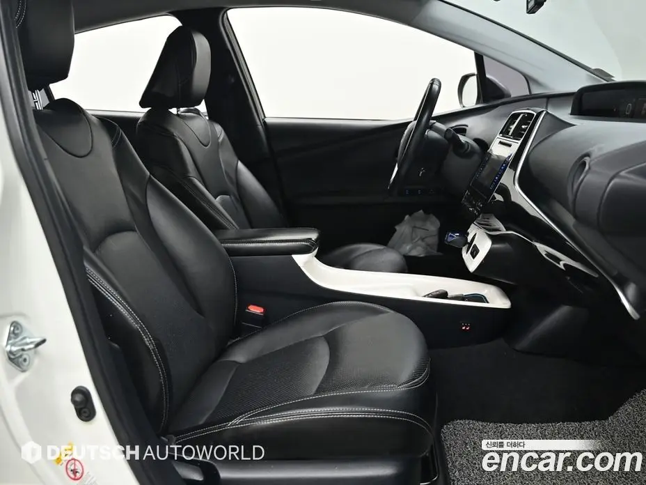 Toyota Prius 2016 1.8 автомат (гидро), фото 10 Toyota Prius 2016 1.8 автомат (гидро), фото 10