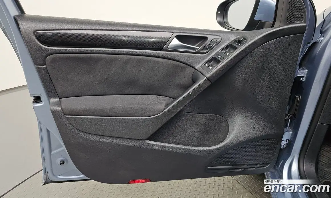 Volkswagen Golf 2011 2.0 автомат (гидро), фото 13