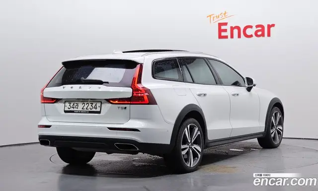 Volvo V60, 2019, 95 872 км