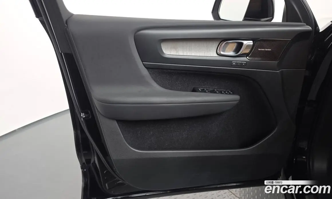 Volvo XC40 2020 2.0 автомат (гидро), фото 14 Volvo XC40 2020 2.0 автомат (гидро), фото 14