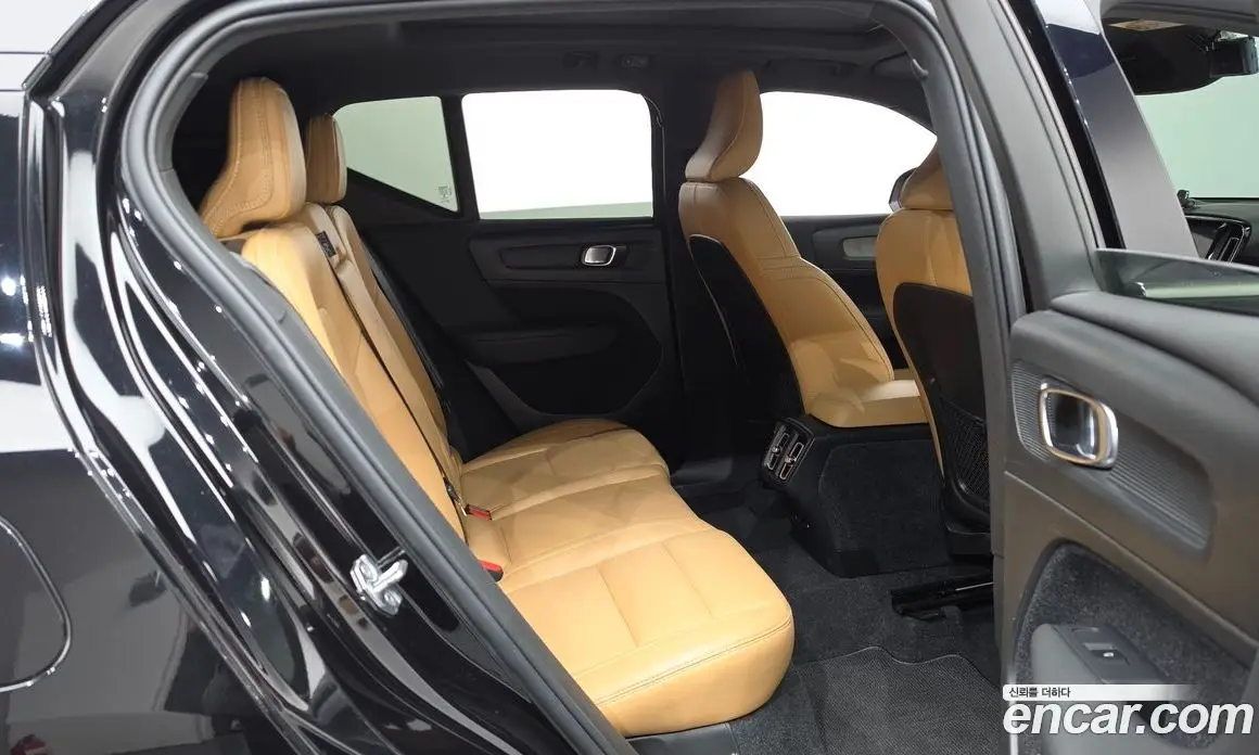 Volvo XC40 2020 2.0 автомат (гидро), фото 17 Volvo XC40 2020 2.0 автомат (гидро), фото 17