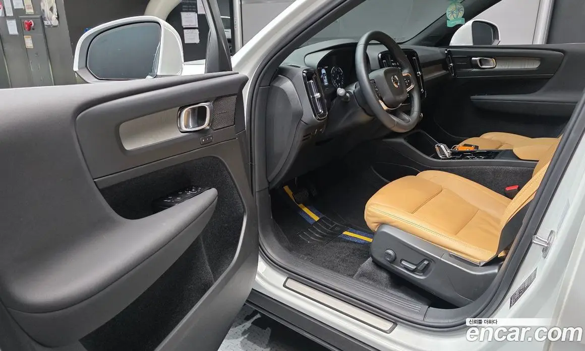 Volvo XC40 2022 2.0 автомат (гидро), фото 13