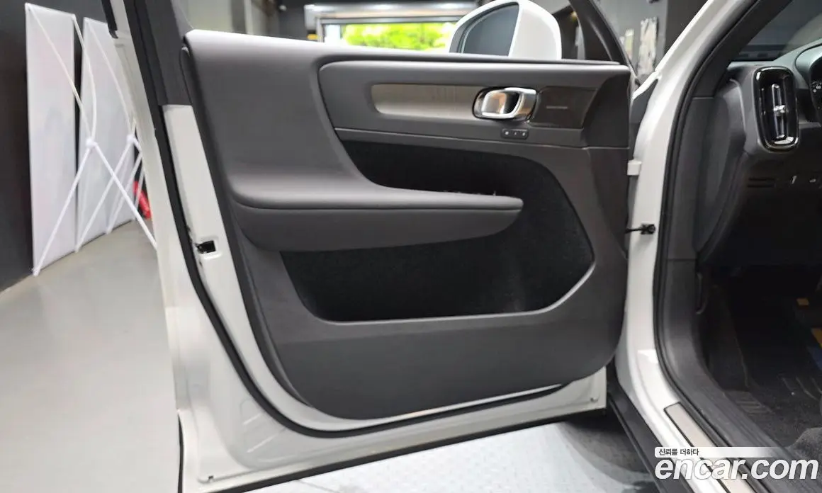 Volvo XC40 2022 2.0 автомат (гидро), фото 14