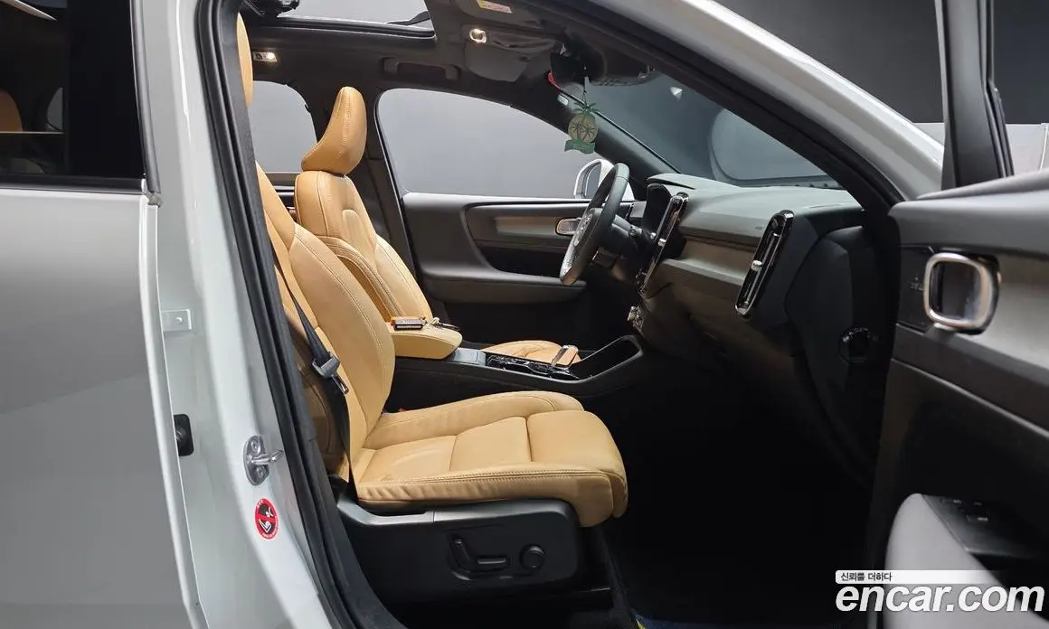 Volvo XC40 2022 2.0 автомат (гидро), фото 16