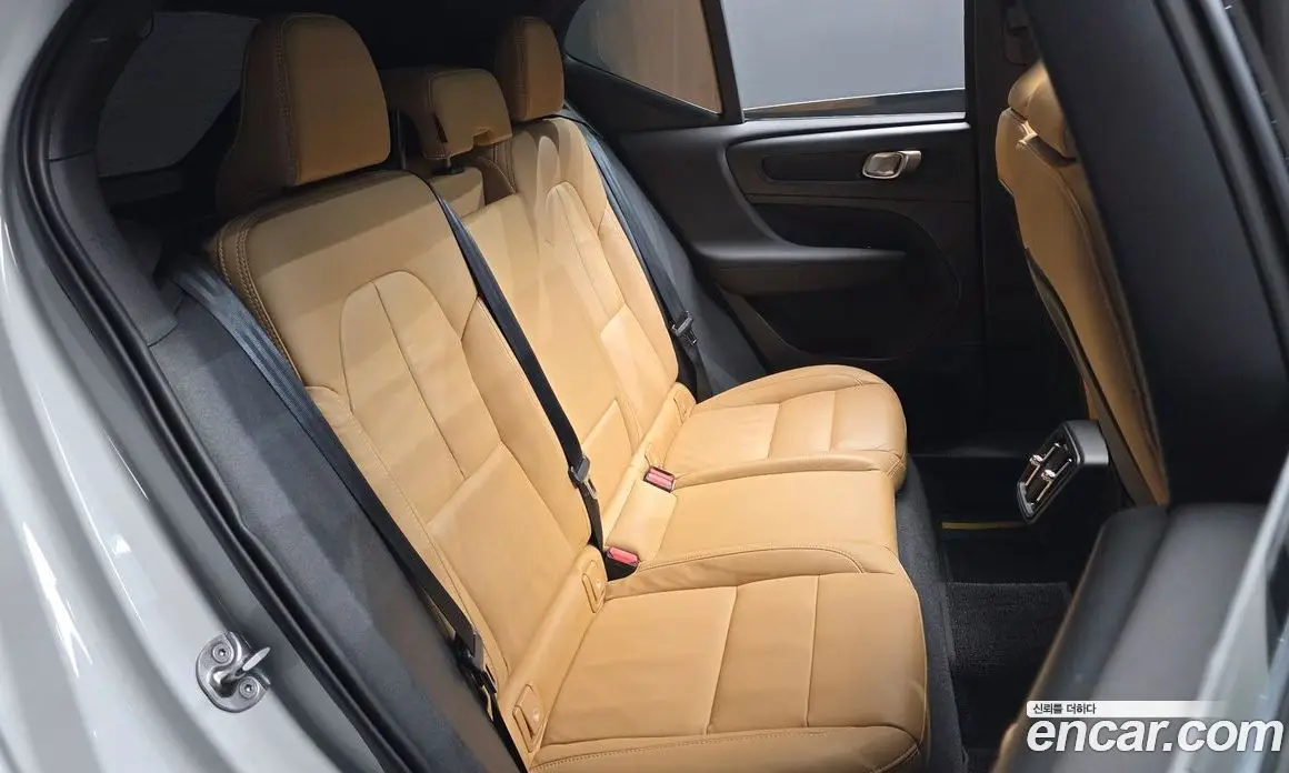 Volvo XC40 2022 2.0 автомат (гидро), фото 17
