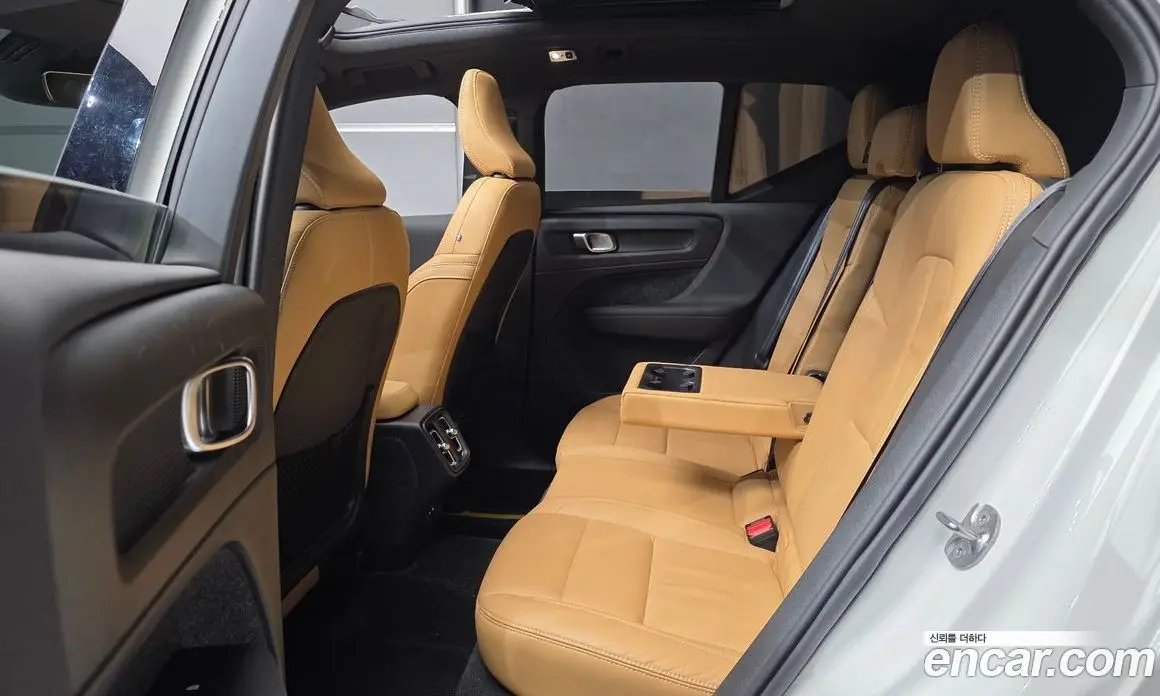 Volvo XC40 2022 2.0 автомат (гидро), фото 18