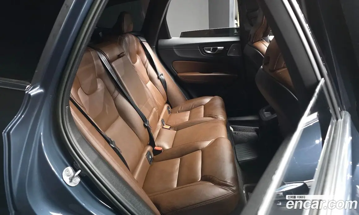 Volvo XC60 2022 2.0 автомат (гидро), фото 18 Volvo XC60 2022 2.0 автомат (гидро), фото 18