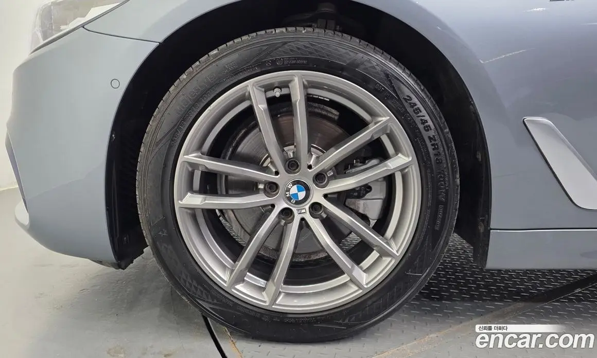 BMW 5 серия 2018 2.0 автомат (гидро), фото 5