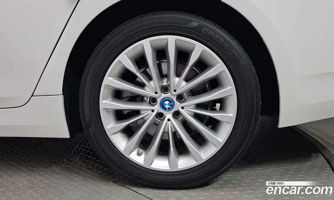 BMW 5 серия 2022 2.0 автомат (гидро), фото 6