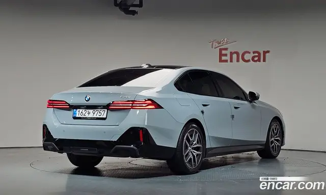 BMW 5 серия, 2025, 8 115 км