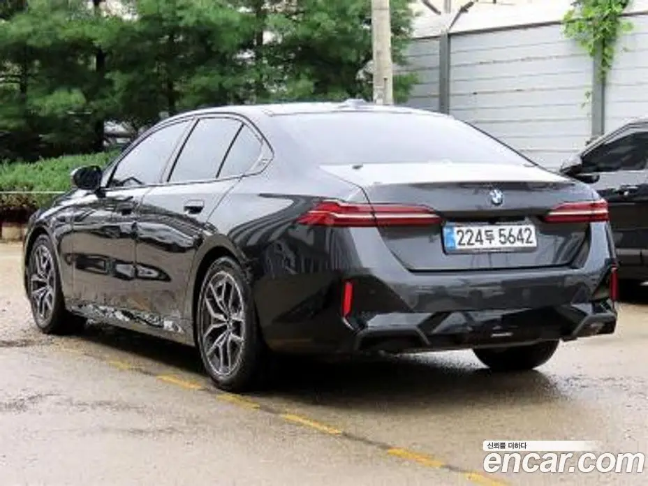 BMW 5 серия 2025 2.0 автомат (гидро), фото 3