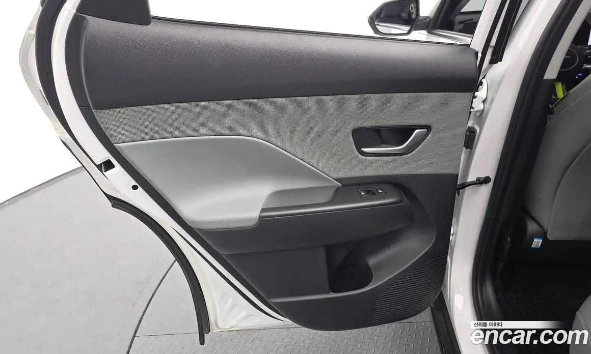 Hyundai Kona 2023 1.6 автомат (гидро), фото 14