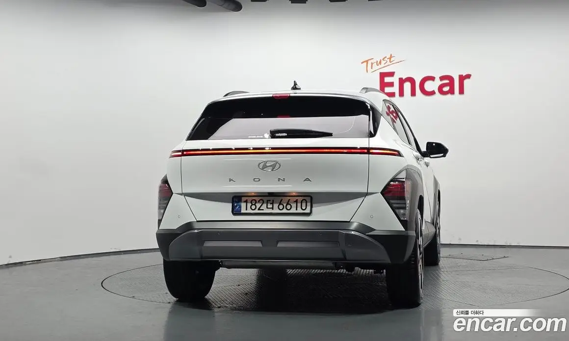 Hyundai Kona 2023 1.6 автомат (гидро), фото 3
