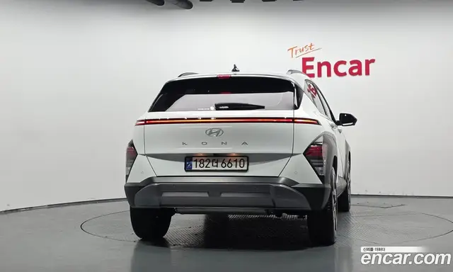Hyundai Kona 2023 1.6 автомат (гидро), миниатюра 3