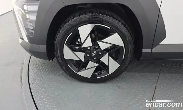 Hyundai Kona 2023 1.6 автомат (гидро), миниатюра 4