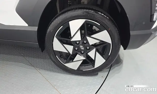 Hyundai Kona 2023 1.6 автомат (гидро), миниатюра 6
