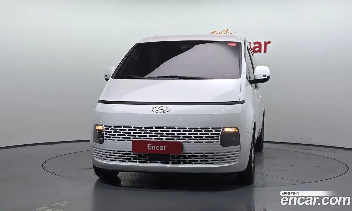 Hyundai Staria 2022 2.2 автомат (гидро), фото 3