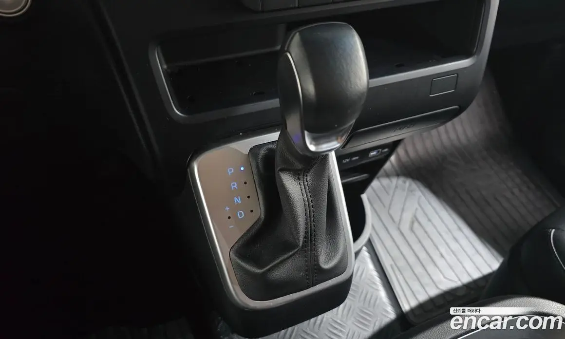 Hyundai Staria 2022 2.2 автомат (гидро), фото 9