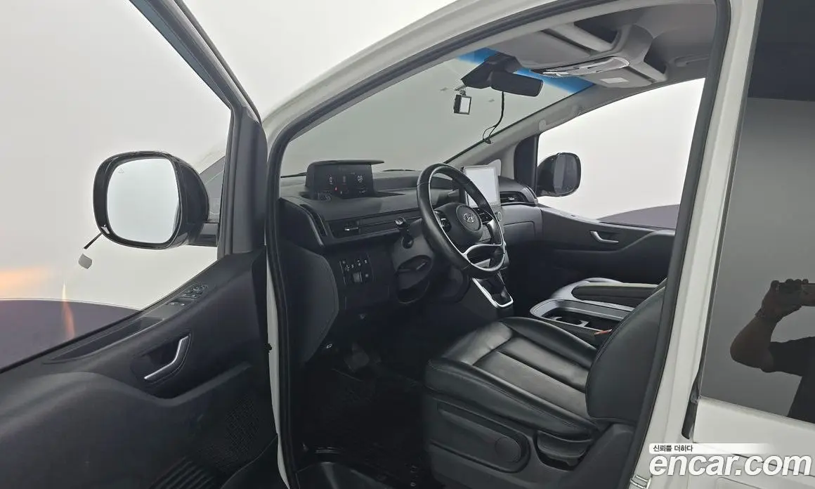 Hyundai Staria 2022 2.2 автомат (гидро), фото 10