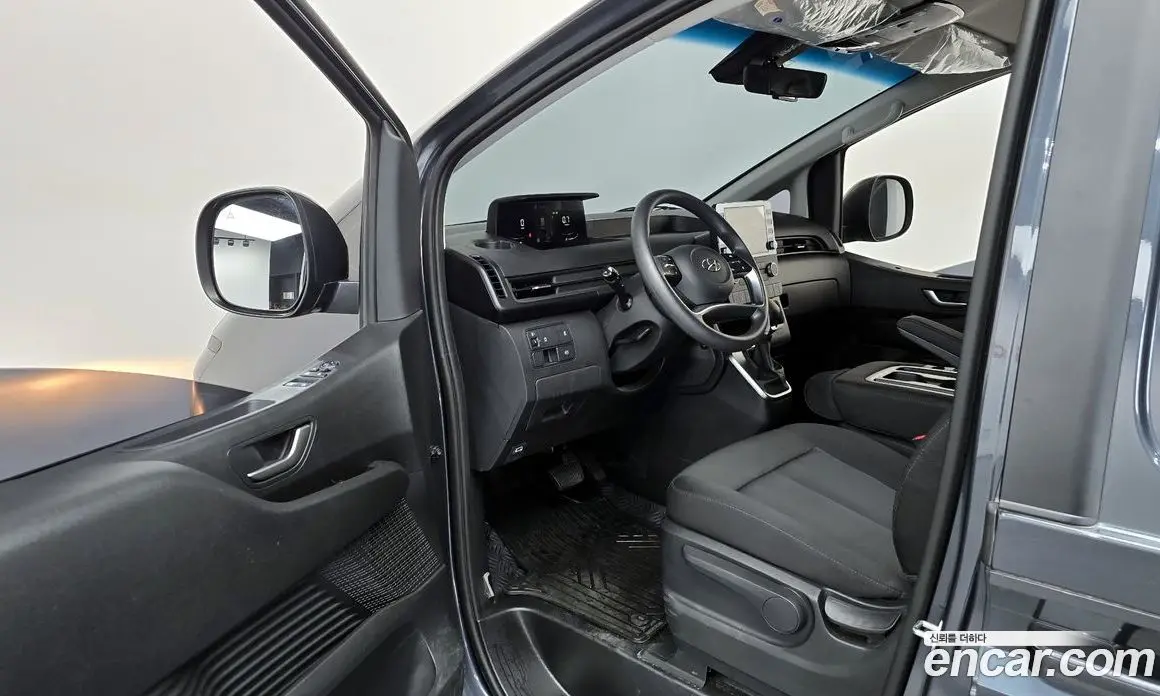 Hyundai Staria 2023 2.2 автомат (гидро), фото 13