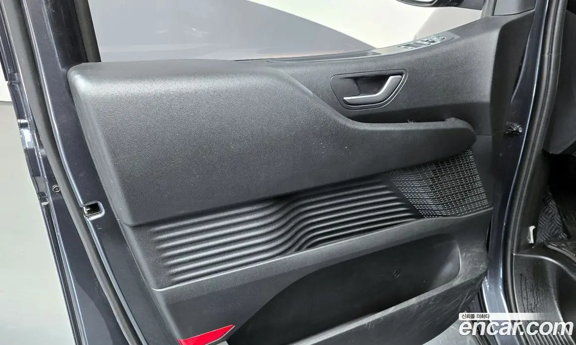 Hyundai Staria 2023 2.2 автомат (гидро), фото 14