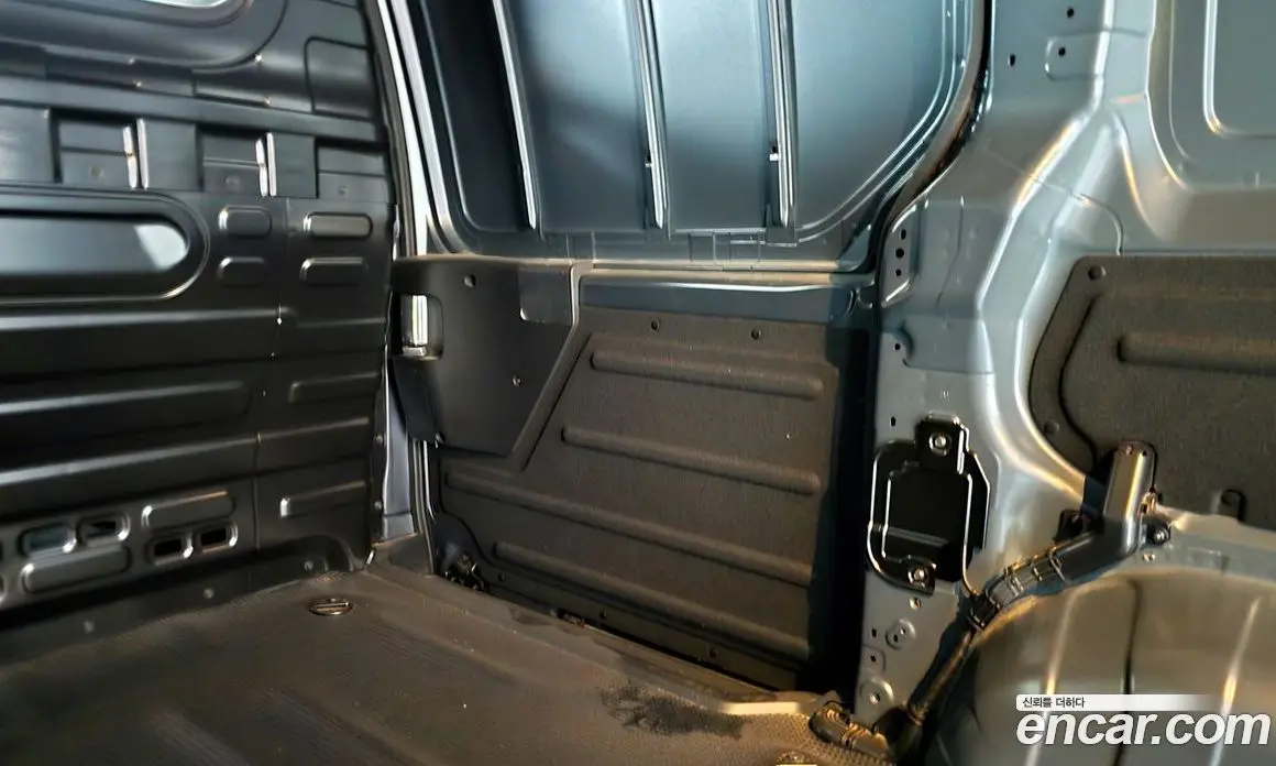 Hyundai Staria 2023 2.2 автомат (гидро), фото 15