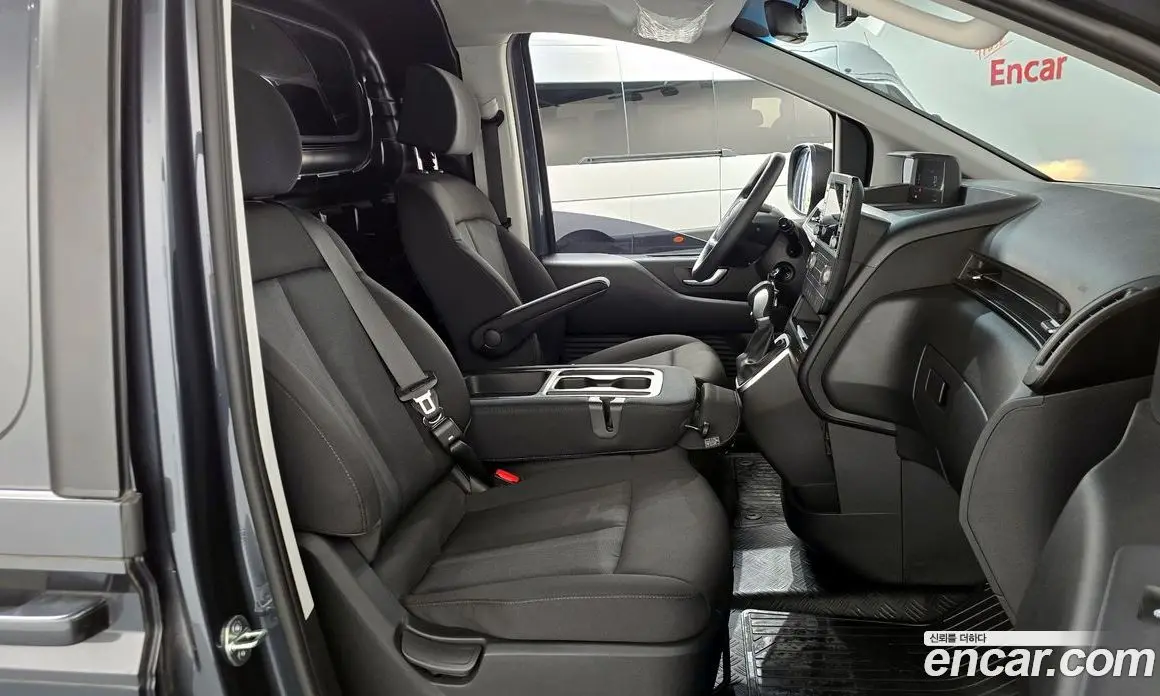 Hyundai Staria 2023 2.2 автомат (гидро), фото 16