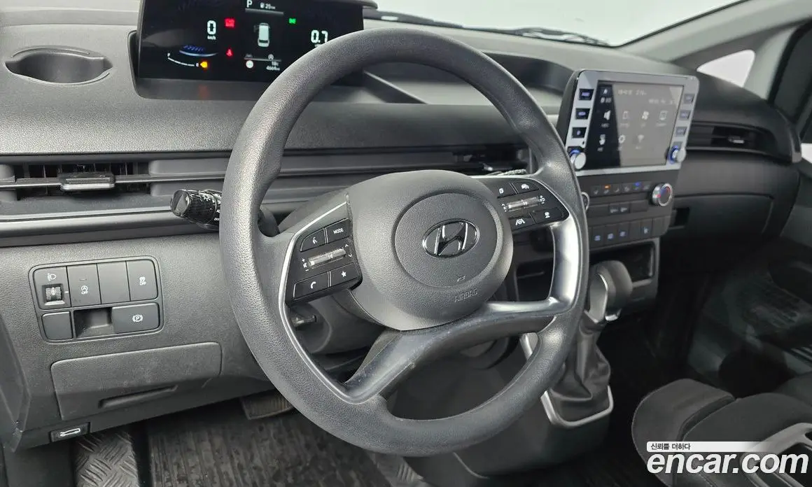 Hyundai Staria 2023 2.2 автомат (гидро), фото 18
