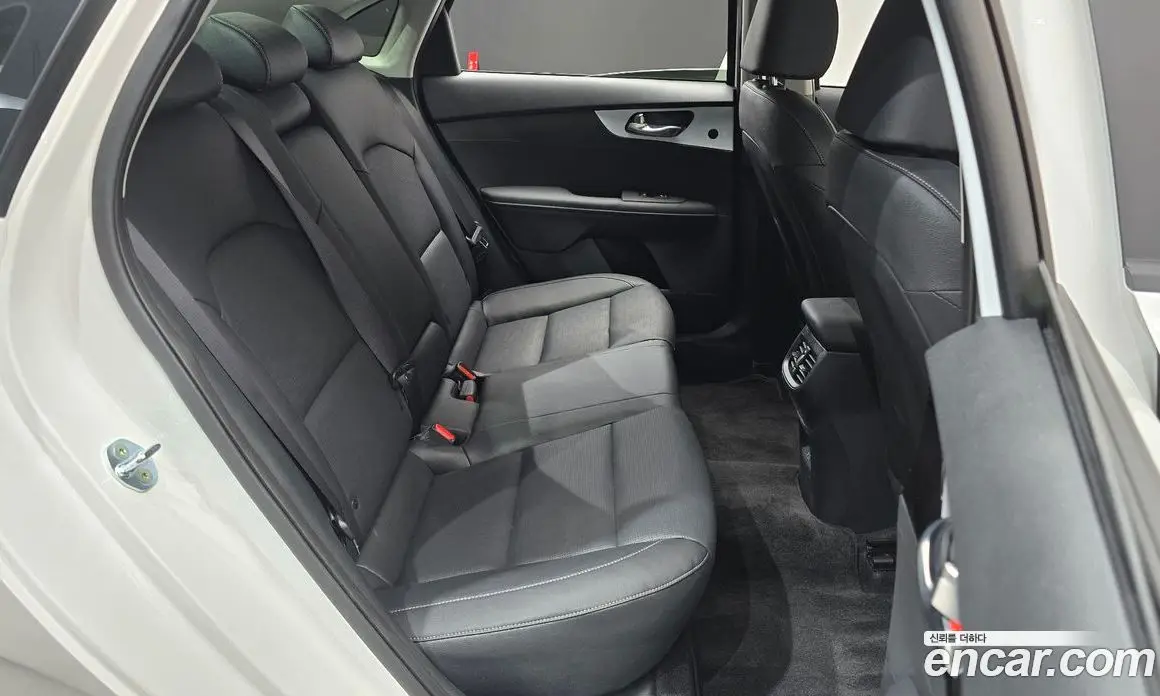 Kia K3 2024 1.6 автомат (гидро), фото 17