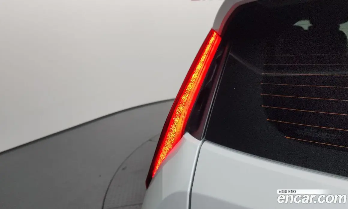 Kia Niro 2022 0.2 автомат (гидро), фото 9 Kia Niro 2022 0.2 автомат (гидро), фото 9