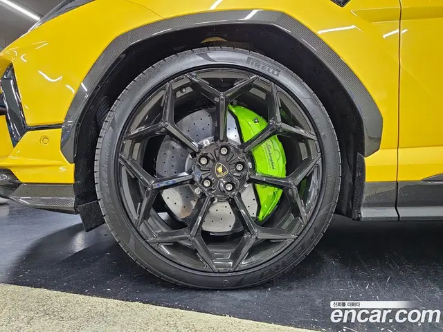 Lamborghini Urus 2024 4.0 автомат (гидро), миниатюра 6