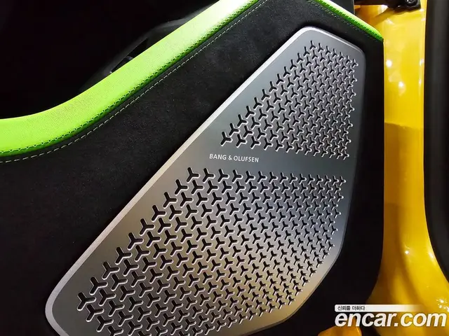 Lamborghini Urus 2024 4.0 автомат (гидро), миниатюра 8