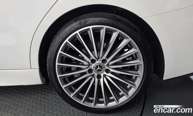 Mercedes-Benz C-Class 2023 2.0 автомат (гидро), миниатюра 7