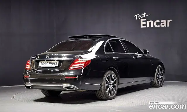 Mercedes-Benz E-Class 2019 2.0 автомат (гидро), миниатюра 2